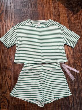 Missguided + Cream and Green Striped Cropped Set